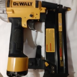 Nail bard gun